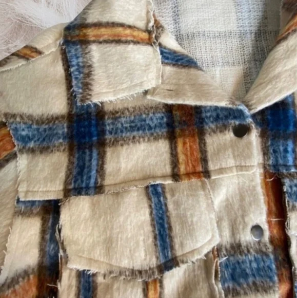 NEW POL PLAID SHACKET - Picture 6 of 16